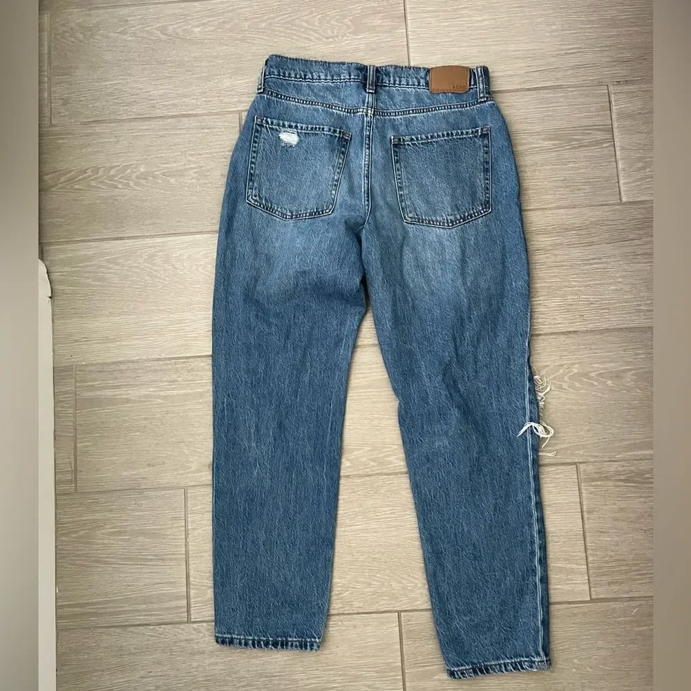 Aéropostale High-Rise Mom Jean size 6